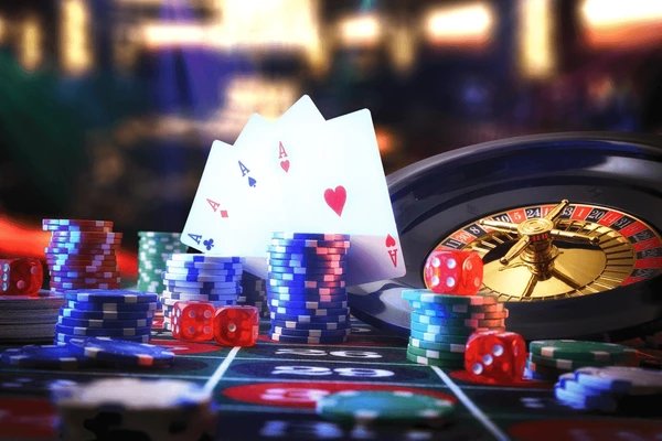 Antarmuka permainan Teen Patti di khusus303 dengan dealer dan meja kartu
